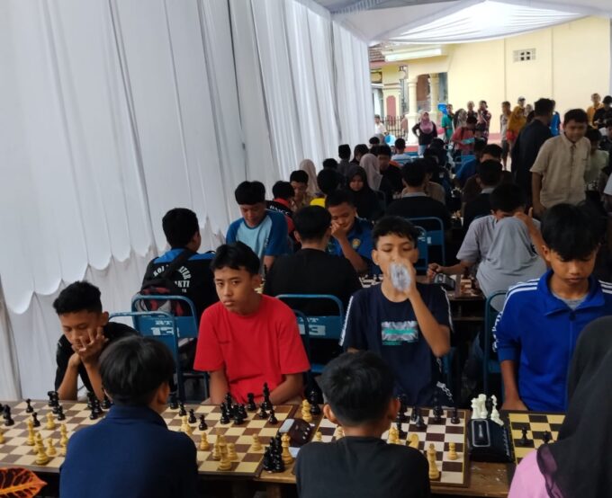 SMK Darussalam Durenan Ukir Prestasi di Turnamen Catur Kelutan Bersatu Se-Jawa Timur