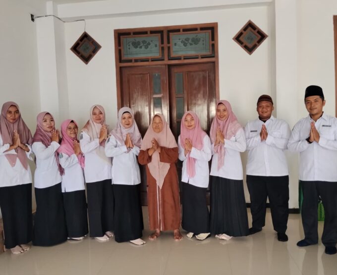 Momentum Syawal, Guru SMK Darussalam Durenan Laksanakan Sowan ke Pengasuh dan Dzurriyyah