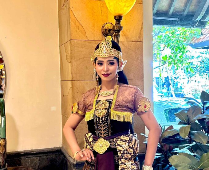 Harumkan Nama Jawa Timur! Bu Yuliana, Guru SMK Darussalam Durenan Tampil di Istana Negara