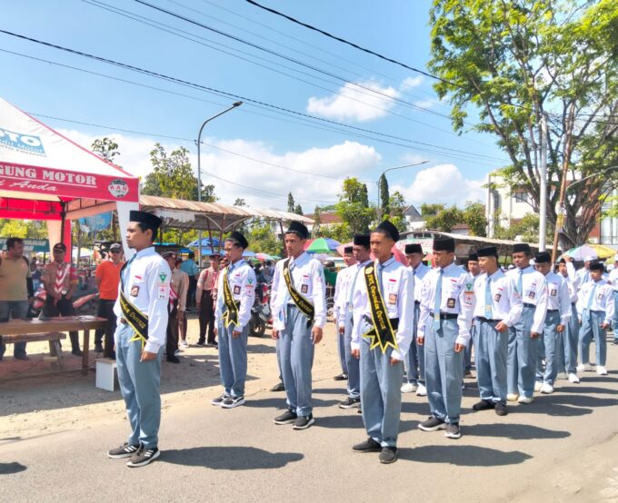 Satu Langkah, Satu Semangat: SMK Darussalam Durenan Ramaikan Gerak Jalan HUT RI ke-81