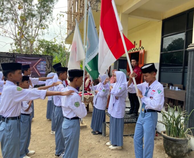 SMK DARUSSALAM DURENAN MELANTIK PENGURUS OSIS, MPK, DAN DEWAN AMBALAN PERIODE 2026/2027